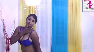 Uma Bhabhi undresses in a swimsuit, showing off a gorgeous Indian lady seducing