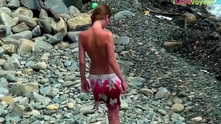 Voyeur On The Beach, Skinny Fledgling teen movie