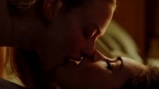 Megan Fox Amanda Seyfried Lesbian kisses Jennifer's assets